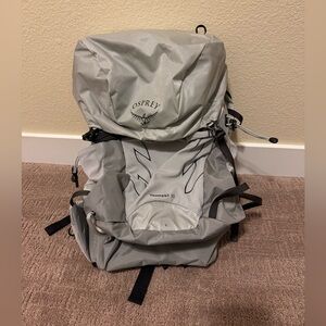 Women’s Osprey Tempest 30 Day Pack Backpack - gray/silver
